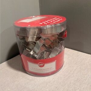 Wilton Red-Labeled Metal Cookie Cutter Set